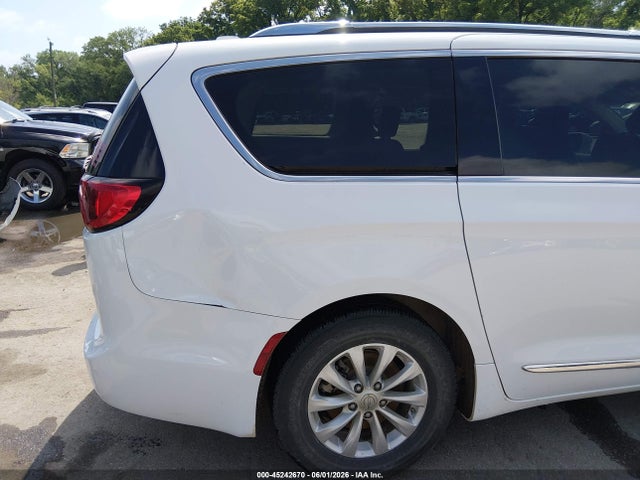 2018 Chrysler Pacifica Touring L მანქანა იყიდება აუქციონზე, vin: 2C4RC1BG1JR290464, აუქციონის ნომერი: 45242670