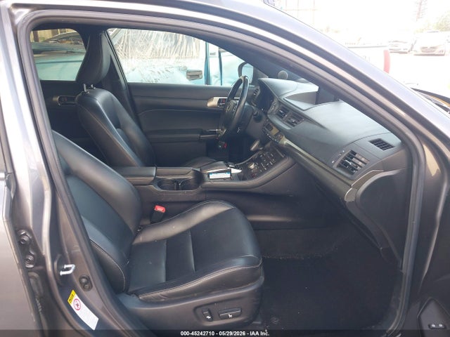 JTHKD5BH1F2212009 Lexus CT 200H