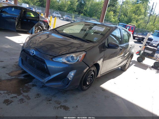 Toyota Prius C Three 2015 JTDKDTB34F1105536 Image 2