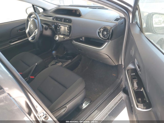 Toyota Prius C Three 2015 JTDKDTB34F1105536 Image 5