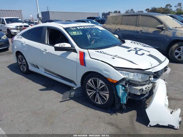2018 19XFC1F30JE200104 main image