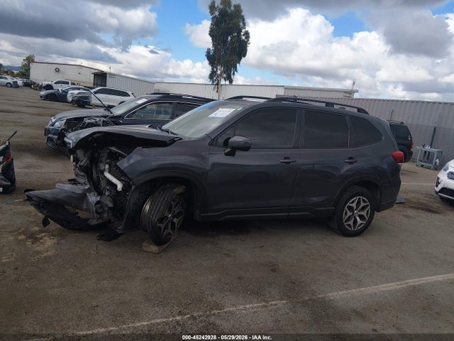 45242928 :رقم المزاد ، JF2SKAJC8MH481318 vin ، 2021 Subaru Forester Premium مزاد بيع