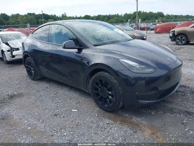 2024 Tesla Model Y Long Range Dual Motor All-wheel Drive მანქანა იყიდება აუქციონზე, vin: 7SAYGDEE7RF034139, აუქციონის ნომერი: 45242953
