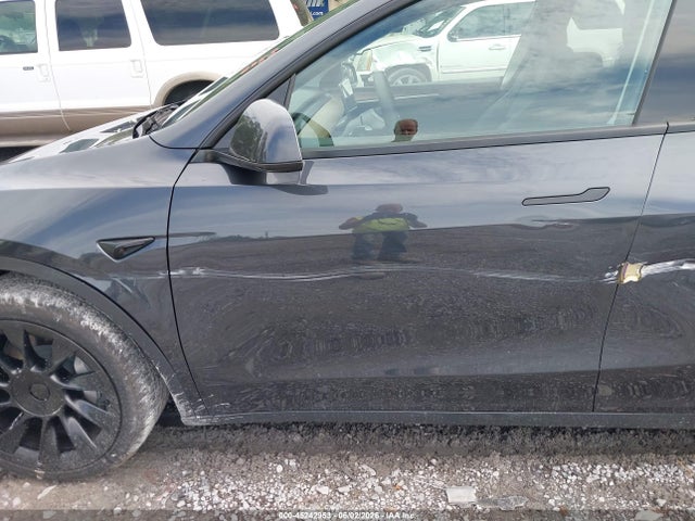 Продажа на аукционе авто 2024 Tesla Model Y Long Range Dual Motor All-wheel Drive, vin: 7SAYGDEE7RF034139, номер лота: 45242953