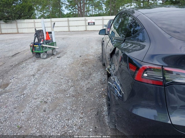 Продажа на аукционе авто 2024 Tesla Model Y Long Range Dual Motor All-wheel Drive, vin: 7SAYGDEE7RF034139, номер лота: 45242953
