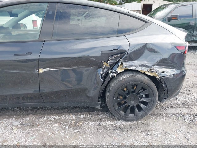 Продажа на аукционе авто 2024 Tesla Model Y Long Range Dual Motor All-wheel Drive, vin: 7SAYGDEE7RF034139, номер лота: 45242953