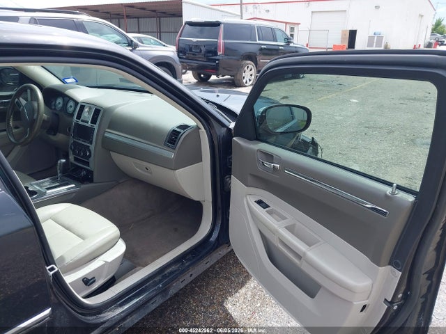 45242962 :رقم المزاد ، 2C3CA5CV0AH330656 vin ، 2010 Chrysler 300 Touring/signature Series/executive Series مزاد بيع