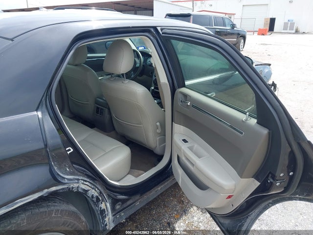 45242962 :رقم المزاد ، 2C3CA5CV0AH330656 vin ، 2010 Chrysler 300 Touring/signature Series/executive Series مزاد بيع