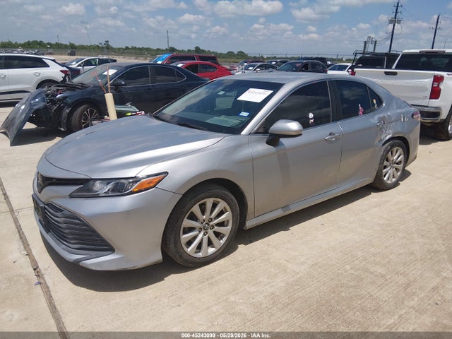 Toyota CAMRY LE 2018 4T1B11HKXJU641616 Image 2