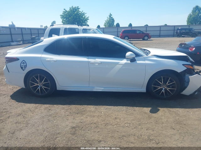 45243150 :رقم المزاد ، 4T1G11AK8NU669470 vin ، 2022 Toyota Camry Se مزاد بيع