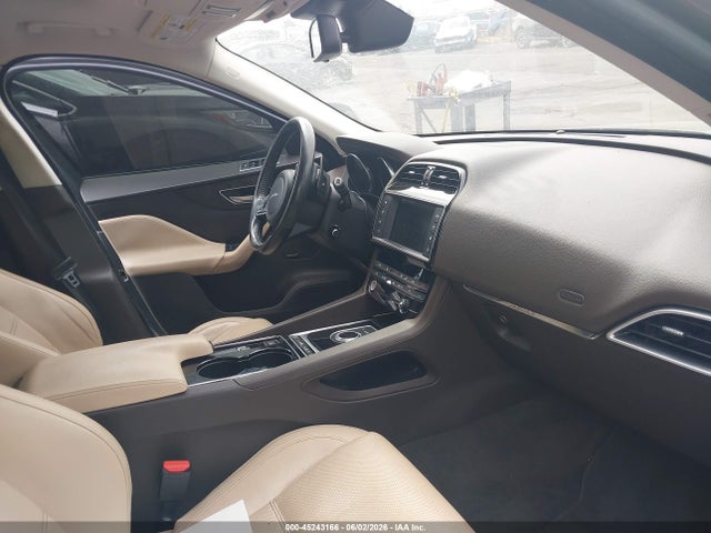 Jaguar F-pace 35t Prestige 2017 SADCK2BV7HA063182 Image 5