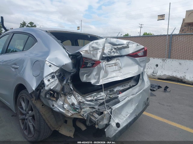 3MZBN1V32JM207732 Mazda Mazda3 Touring
