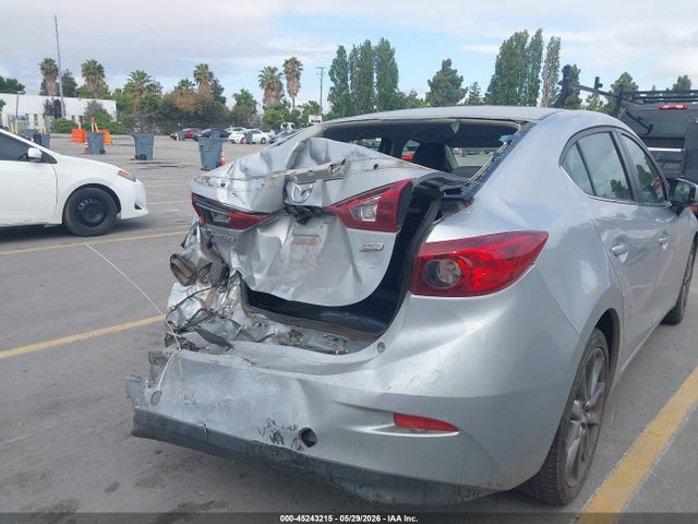 3MZBN1V32JM207732 Mazda Mazda3 Touring