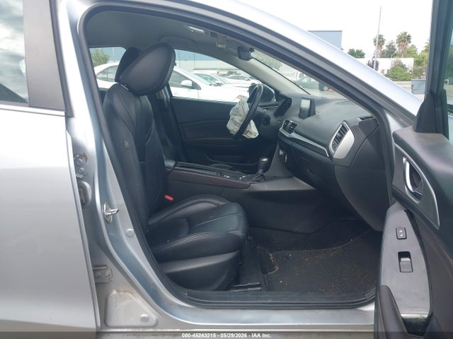 3MZBN1V32JM207732 Mazda Mazda3 Touring