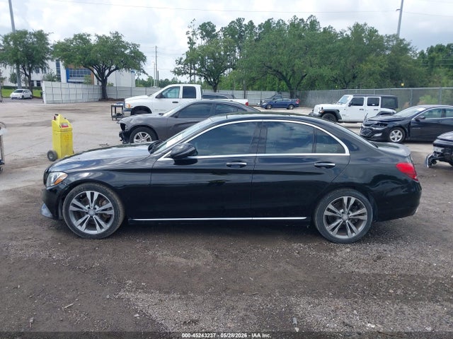 45243237 :رقم المزاد ، WDDWF4JB1HR253230 vin ، 2017 Mercedes-benz C 300 مزاد بيع