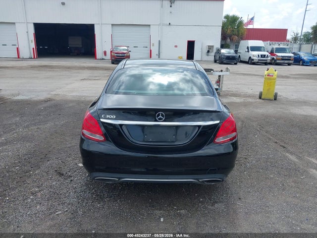 45243237 :رقم المزاد ، WDDWF4JB1HR253230 vin ، 2017 Mercedes-benz C 300 مزاد بيع