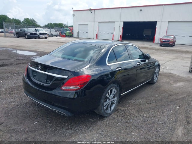 45243237 :رقم المزاد ، WDDWF4JB1HR253230 vin ، 2017 Mercedes-benz C 300 مزاد بيع
