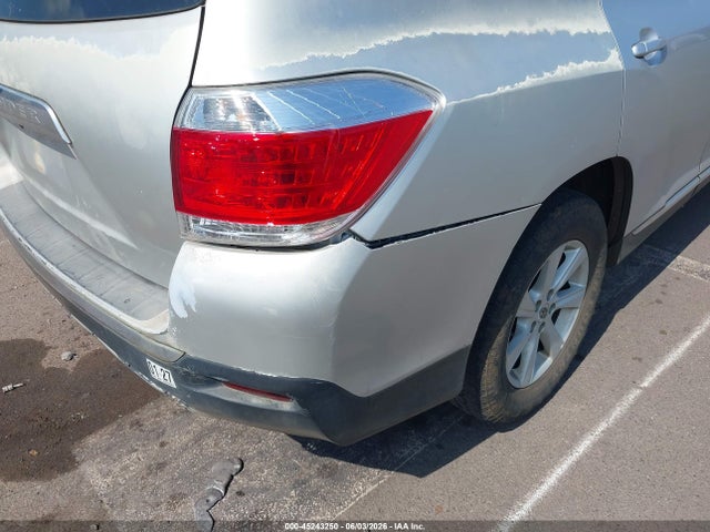2013 Toyota Highlander Base Plus მანქანა იყიდება აუქციონზე, vin: 5TDZA3EH0DS031577, აუქციონის ნომერი: 45243250