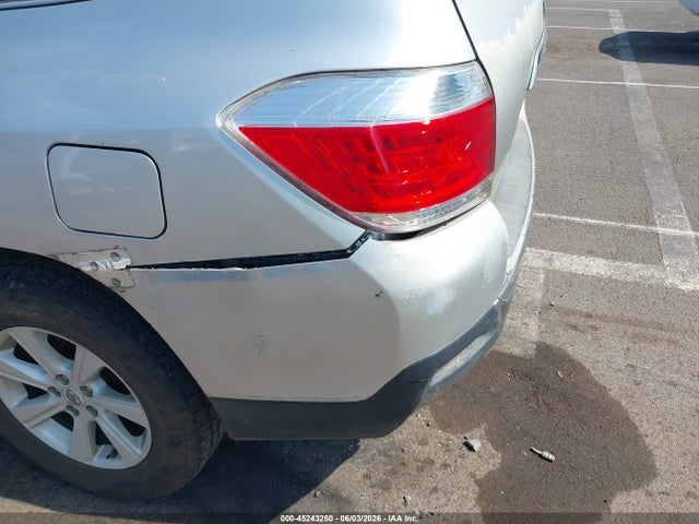 2013 Toyota Highlander Base Plus მანქანა იყიდება აუქციონზე, vin: 5TDZA3EH0DS031577, აუქციონის ნომერი: 45243250