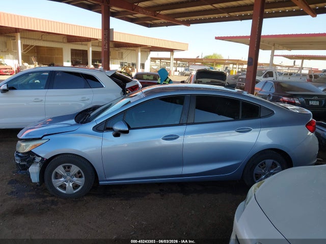 45243303 :رقم المزاد ، 1G1BC5SM6J7137409 vin ، 2018 Chevrolet Cruze Ls Auto مزاد بيع