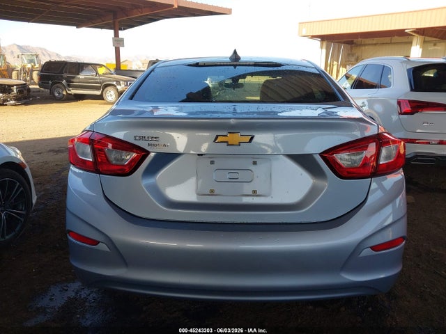 45243303 :رقم المزاد ، 1G1BC5SM6J7137409 vin ، 2018 Chevrolet Cruze Ls Auto مزاد بيع