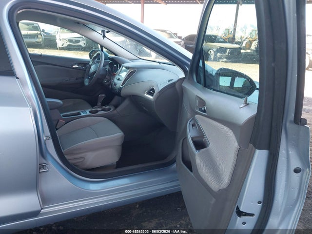 45243303 :رقم المزاد ، 1G1BC5SM6J7137409 vin ، 2018 Chevrolet Cruze Ls Auto مزاد بيع