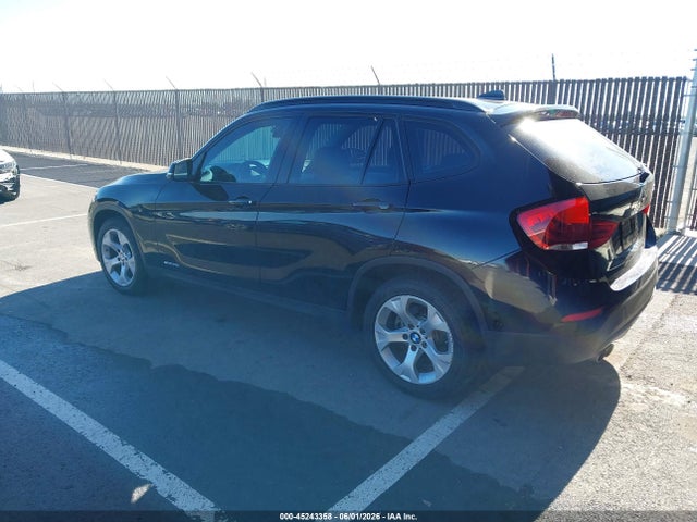 2015 Bmw X1 Sdrive28i მანქანა იყიდება აუქციონზე, vin: WBAVM1C5XFV498966, აუქციონის ნომერი: 45243358