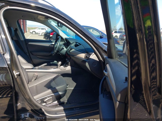 2015 Bmw X1 Sdrive28i მანქანა იყიდება აუქციონზე, vin: WBAVM1C5XFV498966, აუქციონის ნომერი: 45243358