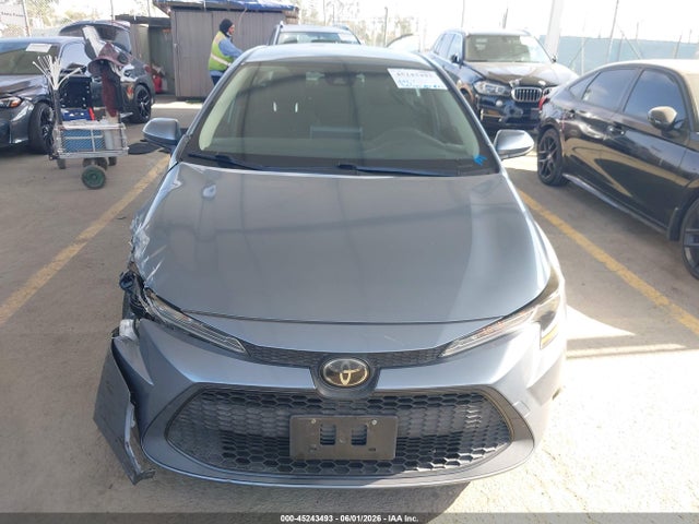 45243493 :رقم المزاد ، JTDEPRAE8LJ033262 vin ، 2020 Toyota Corolla Le مزاد بيع