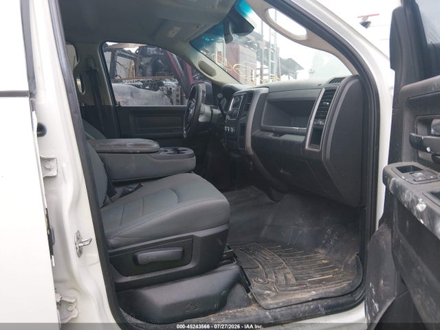2017 Ram 2500 Tradesman  4x2 6'4 Box მანქანა იყიდება აუქციონზე, vin: 3C6UR4CJ9HG611727, აუქციონის ნომერი: 45243566
