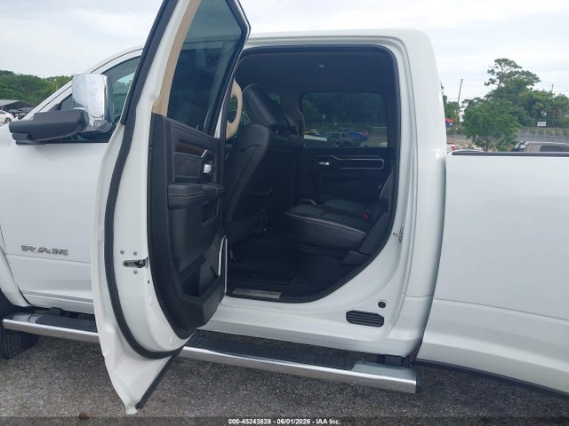 45243828 :رقم المزاد ، 3C63RRJL5NG135565 vin ، 2022 Ram 3500 Laramie  4x4 8' Box مزاد بيع