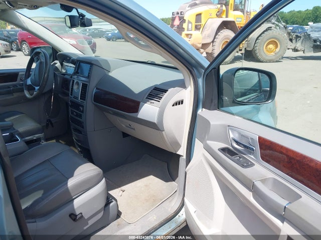 2010 Chrysler Town & Country Touring მანქანა იყიდება აუქციონზე, vin: 2A4RR5DX5AR153766, აუქციონის ნომერი: 45243876