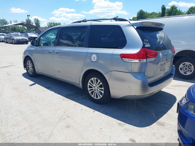 2012 Toyota Sienna Xle V6 8 Passenger მანქანა იყიდება აუქციონზე, vin: 5TDYK3DCXCS225871, აუქციონის ნომერი: 45243987
