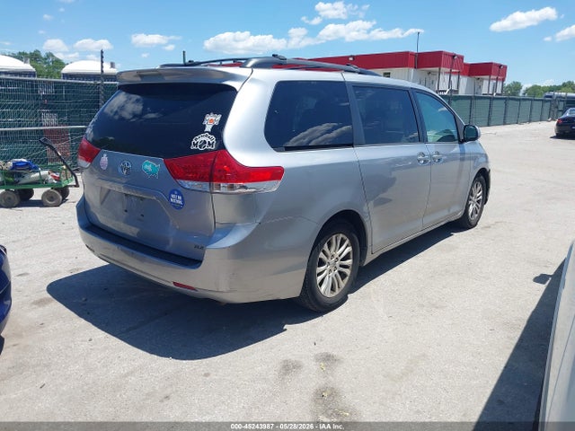 2012 Toyota Sienna Xle V6 8 Passenger მანქანა იყიდება აუქციონზე, vin: 5TDYK3DCXCS225871, აუქციონის ნომერი: 45243987
