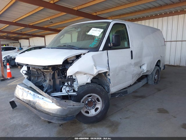 GMC Savana 2500 Work Van 2018 1GTW7AFG6J1902308 Image 2