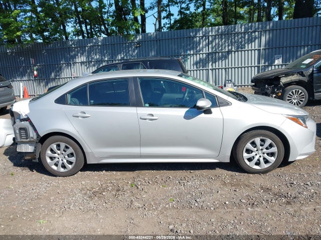 45244221 :رقم المزاد ، 5YFEPMAE3NP299547 vin ، 2022 Toyota Corolla Le مزاد بيع