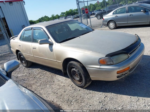 45244271 :رقم المزاد ، 4T1BF12K2TU114697 vin ، 1996 Toyota Camry Le/xle/se مزاد بيع