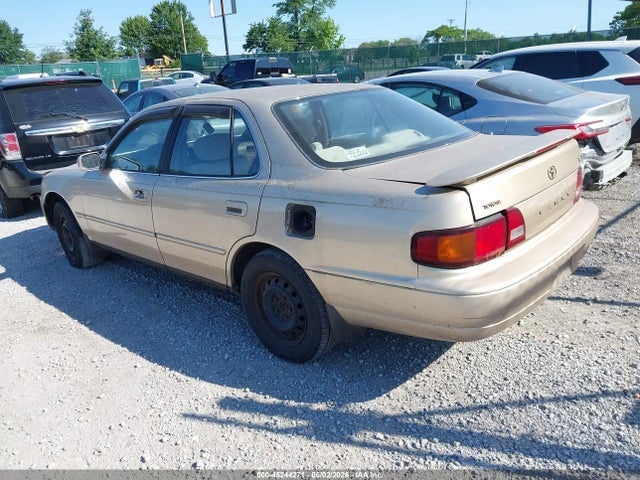 45244271 :رقم المزاد ، 4T1BF12K2TU114697 vin ، 1996 Toyota Camry Le/xle/se مزاد بيع