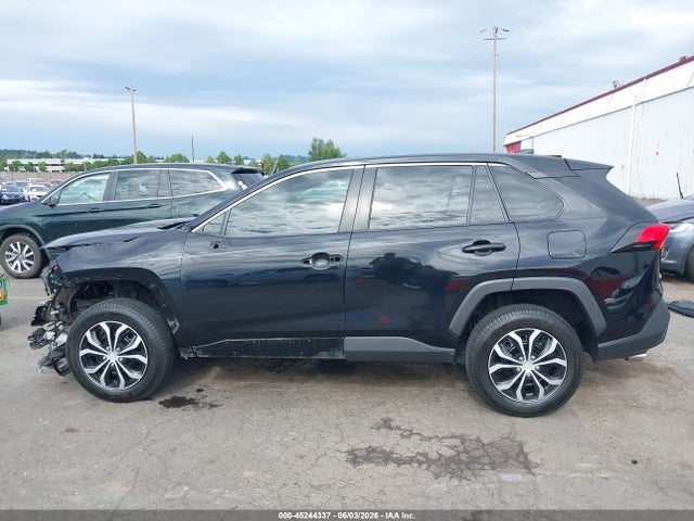 2T3F1RFV5NW278250 Toyota RAV4 LE