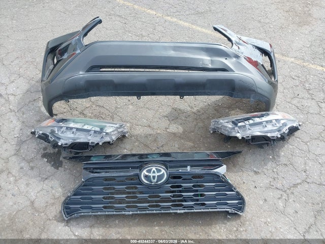 2T3F1RFV5NW278250 Toyota RAV4 LE