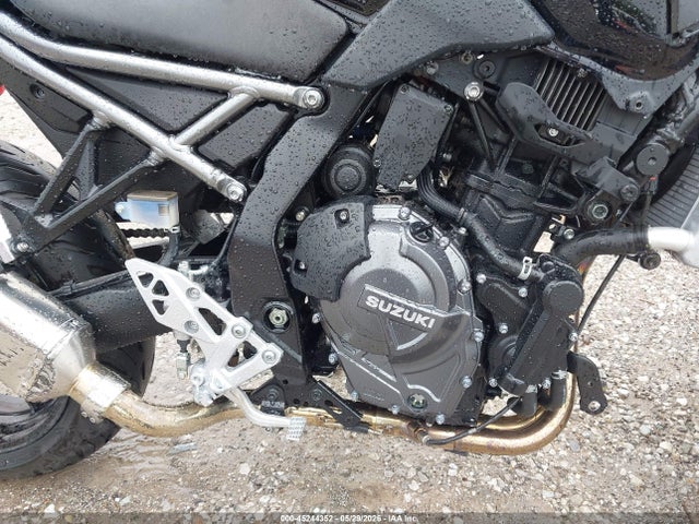 45244352 :رقم المزاد ، JS1EM13B0S7100133 vin ، 2025 Suzuki Gsx800 F مزاد بيع