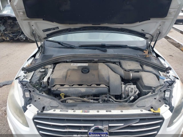 2015 Volvo Xc60 T6 მანქანა იყიდება აუქციონზე, vin: YV4902RB8F2621052, აუქციონის ნომერი: 45244455
