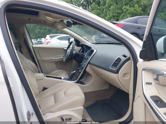 2015 Volvo Xc60 T6 მანქანა იყიდება აუქციონზე, vin: YV4902RB8F2621052, აუქციონის ნომერი: 45244455
