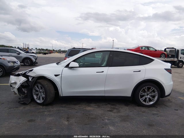 Tesla Model Y Rwd 2023 7SAYGDEDXPF922789 Image 13
