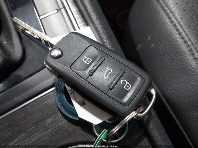 1VWBT7A34HC002696 Volkswagen Passat 1.8t Se