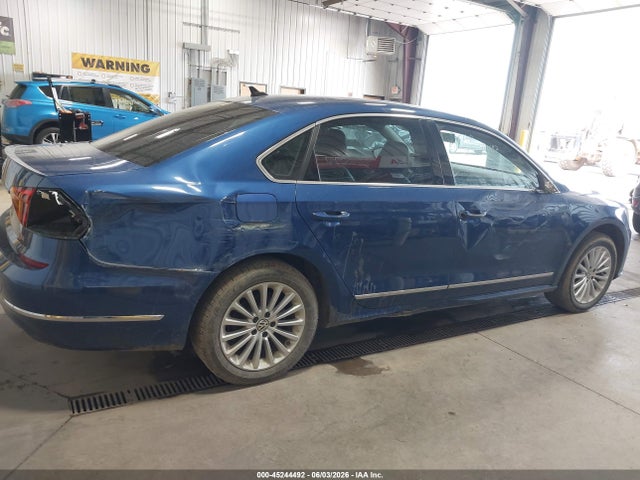 1VWBT7A34HC002696 Volkswagen Passat 1.8t Se