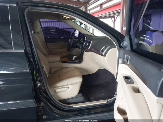 1C4RJEAG9HC723627 Jeep Grand Cherokee Laredo 4x2