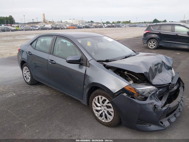 2018 Toyota Corolla Le მანქანა იყიდება აუქციონზე, vin: 5YFBURHE2JP750153, აუქციონის ნომერი: 45244943