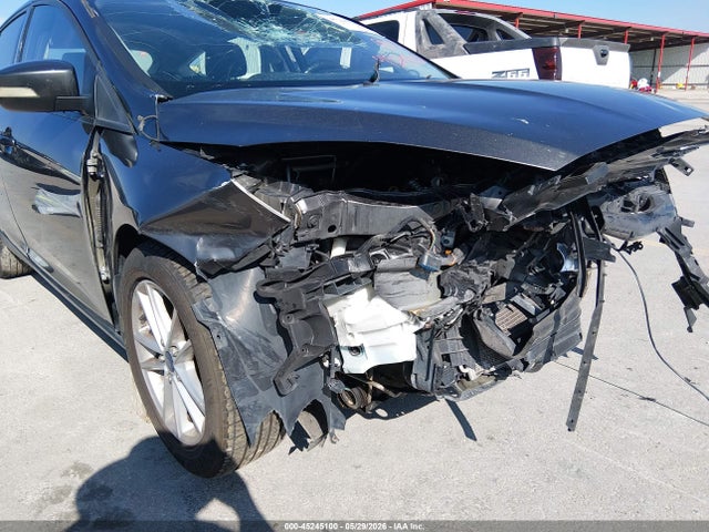 Ford FOCUS SE 2015 1FADP3K29FL318158 Image 18