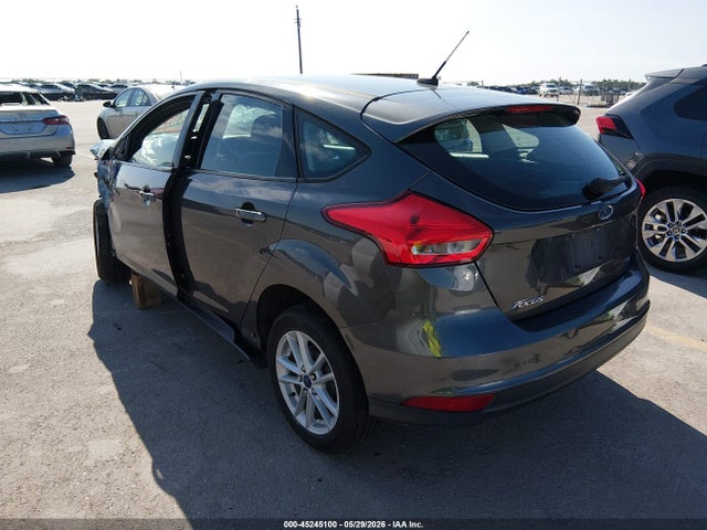 Ford FOCUS SE 2015 1FADP3K29FL318158 Image 3